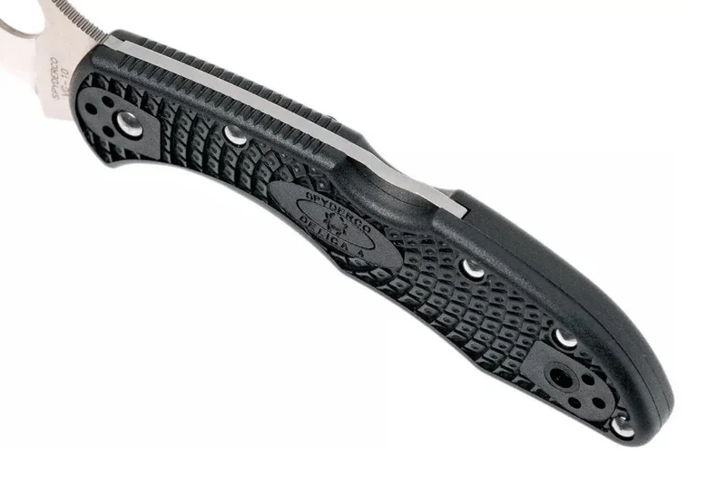 Couteau pliant Spyderco Delica 4 à dents C11FSWCBK manche en nylon/fibres de verre noir 10,8cm