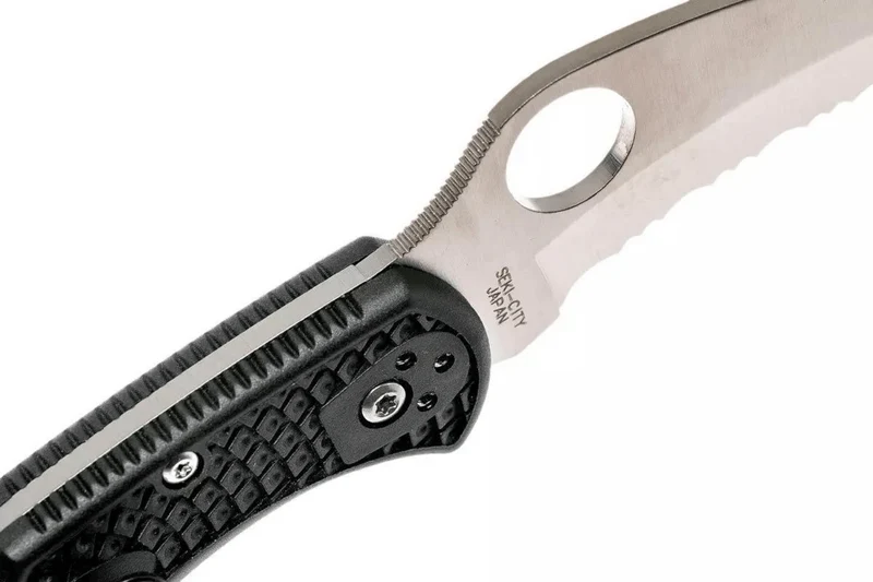Couteau pliant Spyderco Tasman Salt 2 C106SBK2 dentelé manche nylon/fibre de verre noir 10,8cm