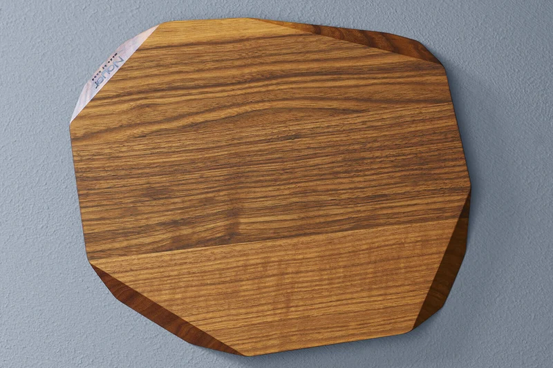 Planche à découper artisanale haut de gamme Noyer asymétrique