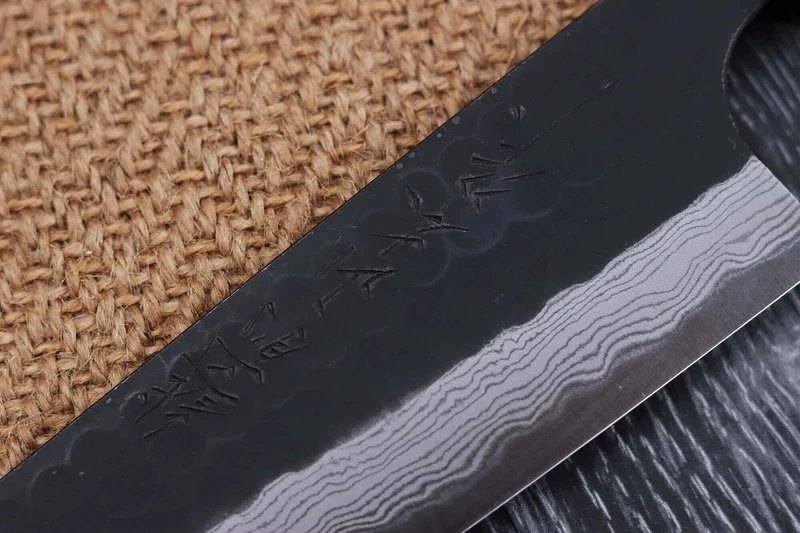 Couteau de chef japonais artisanal Nao Yamamoto Damas AS brut de forge 18cm