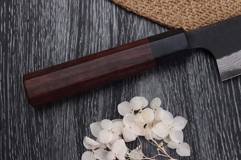 Couteau de chef japonais artisanal Nao Yamamoto Damas AS brut de forge 18cm