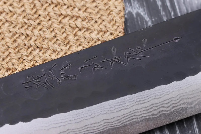 Couteau santoku japonais artisanal Nao Yamamoto Damas AS brut de forge 16,5cm