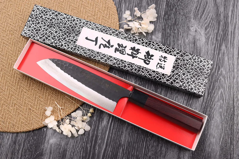 Couteau santoku japonais artisanal Nao Yamamoto Damas AS brut de forge 16,5cm