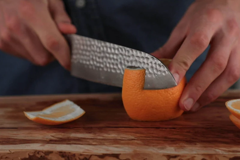 Couteau santoku Kotai lame martelée 18cm manche pakkawood avec fourreau