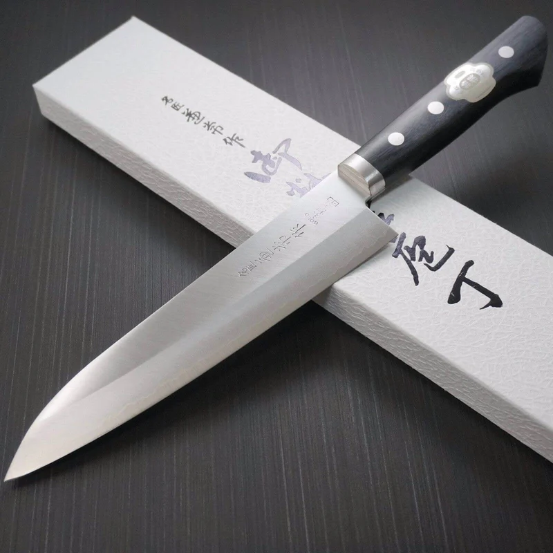 Couteau de chef japonais Japan Kanetsune 18cm acier VG10