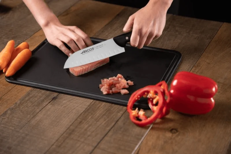 Couteau Santoku Arcos Maitre lame alvéolée 17cm