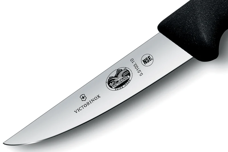 Couteau à saigner lapin/volaille Victorinox 5.5103.10 lame 10cm manche fibrox noir