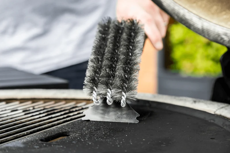 Brosse de nettoyage 3 en 1 MasterClass pour barbecue à poils en inox