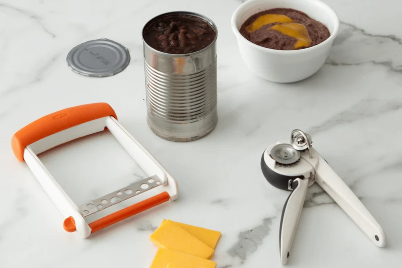 Ouvre-boîte Chef'n EZ Squeeze en polymère blanc et noir