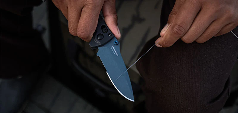 Couteau pliant Adira Gris et bleu Benchmade