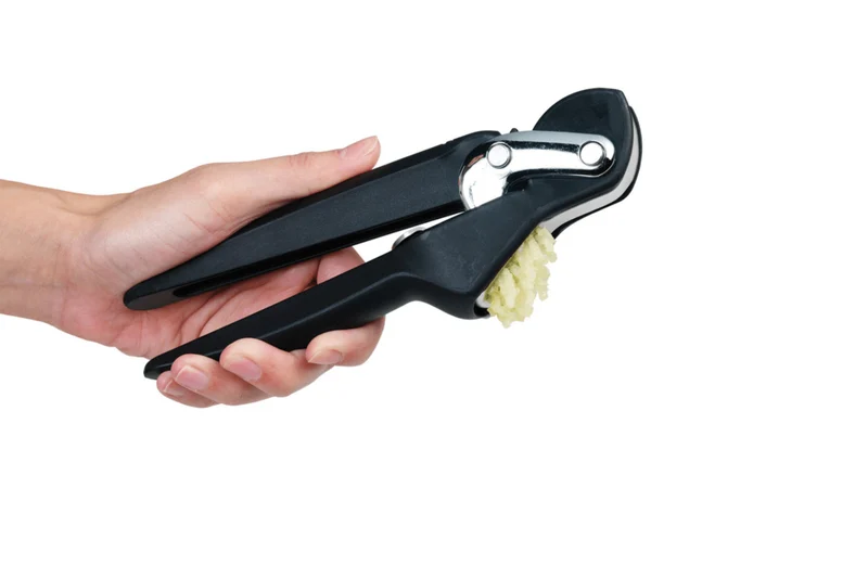 Presse-ail Chef'n FreshForce en inox et polymère noir