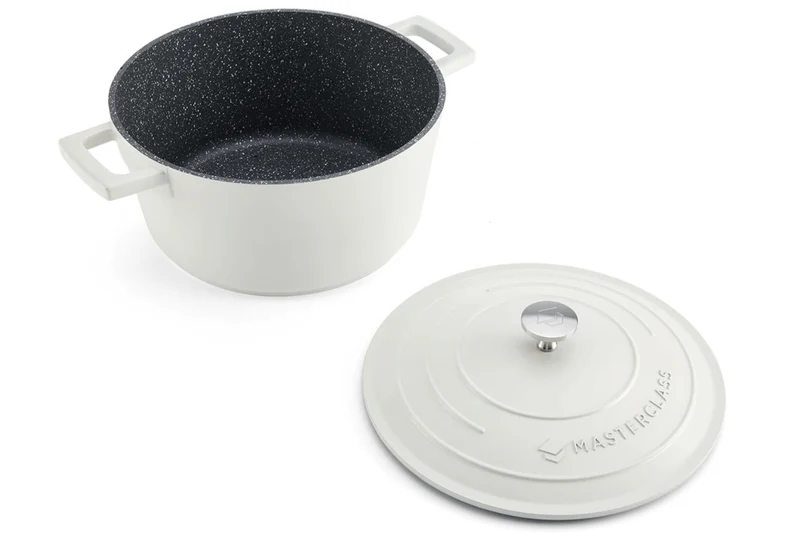 Cocotte MasterClass compatible induction en fonte d'aluminium blanc crème 4L