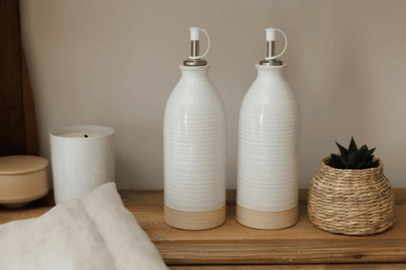 Set de 2 bouteilles à huile et vinaigre KitchenCraft Idilica en grès crème 450ml