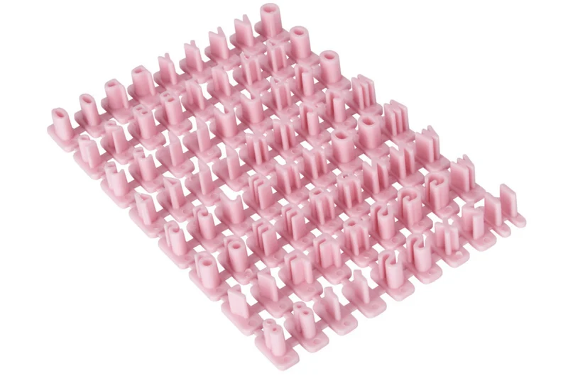 Set de 73 emporte-pièces KitchenCraft chiffres et lettres en polymère rose