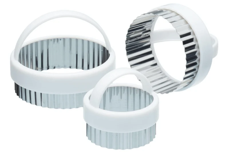 Set de 3 emporte-pièces cannelés KitchenCraft en inox avec poignées