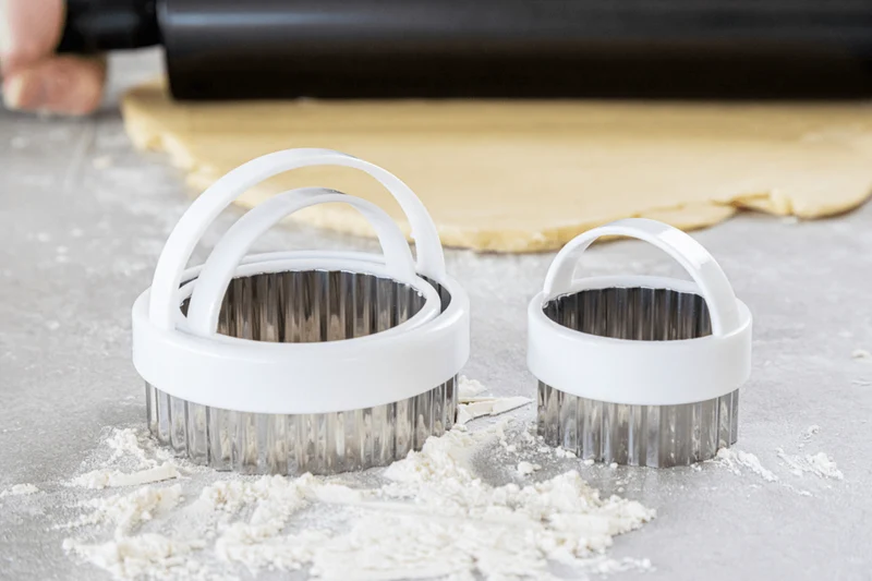Set de 3 emporte-pièces cannelés KitchenCraft en inox avec poignées