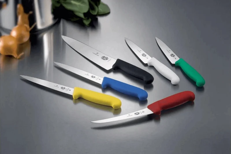 Couteau de boucher Victorinox 5.5208.18 lame 18cm manche fibrox jaune