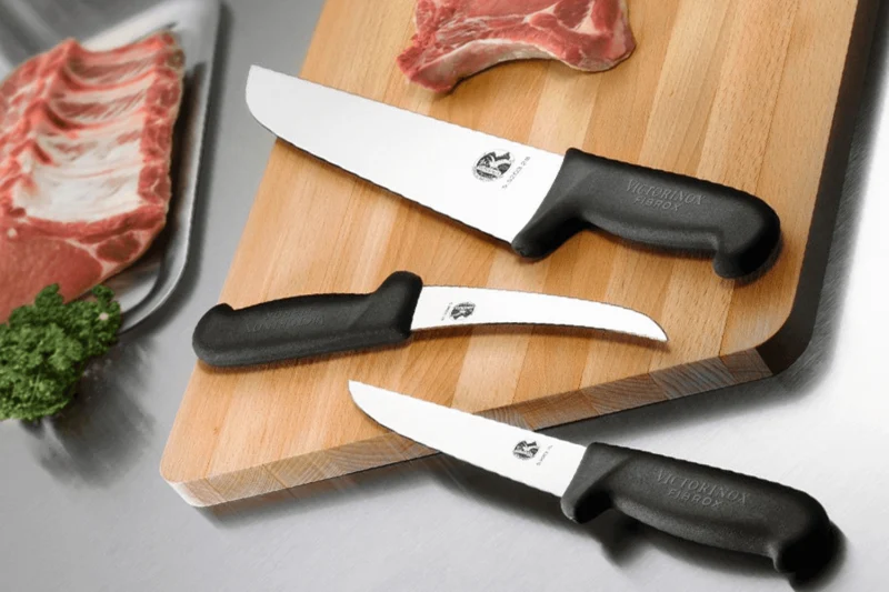 Couteau de boucher Victorinox 5.5203.26 lame 26cm manche fibrox noir