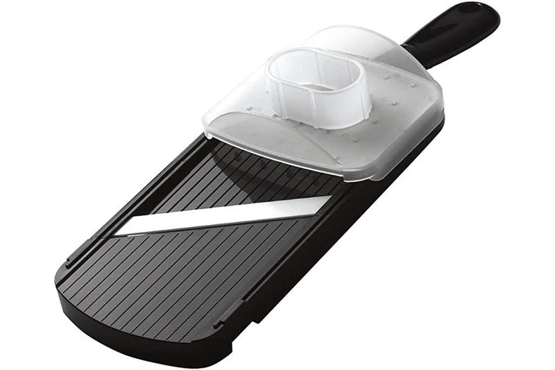 Mandoline céramique KYOCERA noire réglable avec protège doigts