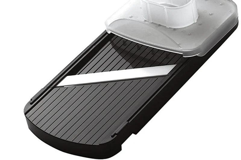 Mandoline céramique KYOCERA noire réglable avec protège doigts