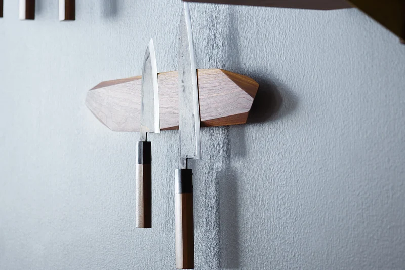 Barre magnétique artisanale haut de gamme Noyer 60cm pour 8 couteaux