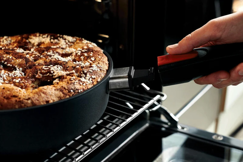 Sauteuse Woll Diamond Lite en fonte d'alumium avec manche amovible