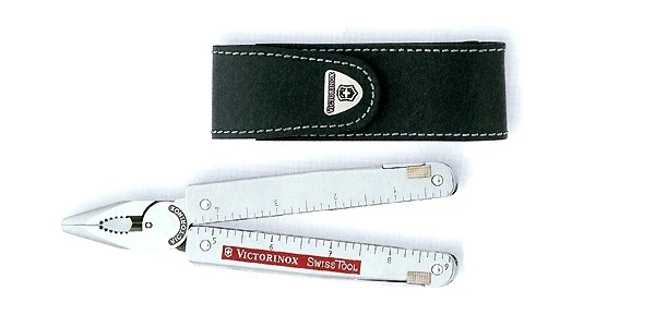 Pince Swisstool Victorinox 12 pièces lame ondulée + étui cuir