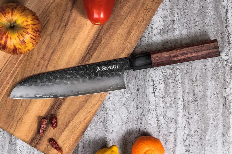Couteau santoku Sayuto Séquoia San Mai martelé 18cm