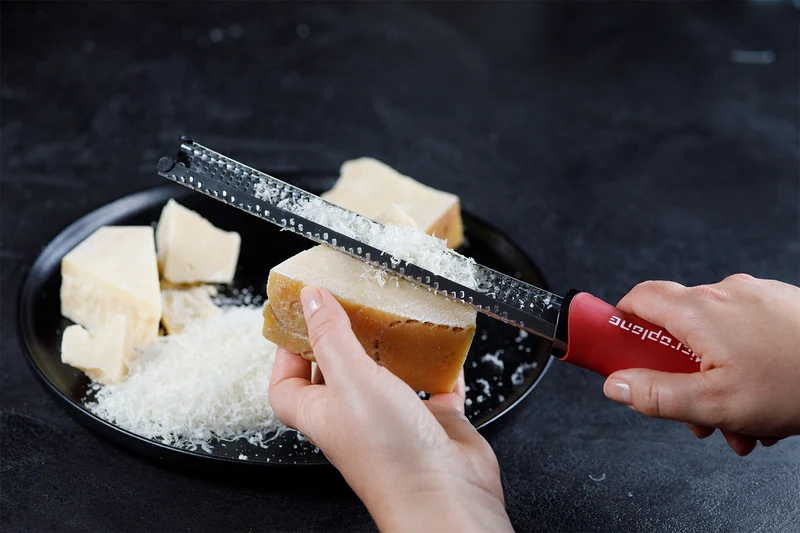 Râpe-zesteur Microplane Premium Classic Rouge Grenade - 20,3cm