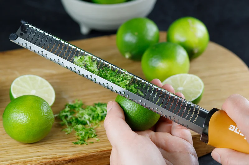 Râpe-zesteur Microplane Premium Classic Jaune Moutarde - 20,3cm