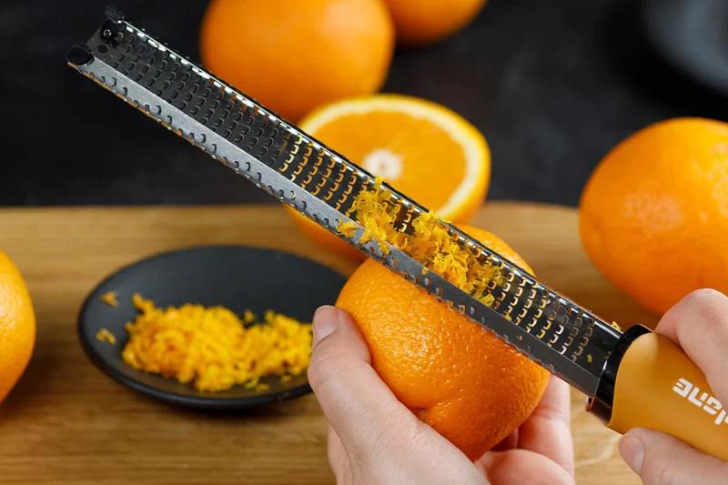 Râpe-zesteur Microplane Premium Classic Jaune Moutarde - 20,3cm