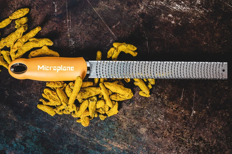 Râpe-zesteur Microplane Premium Classic Jaune Moutarde - 20,3cm