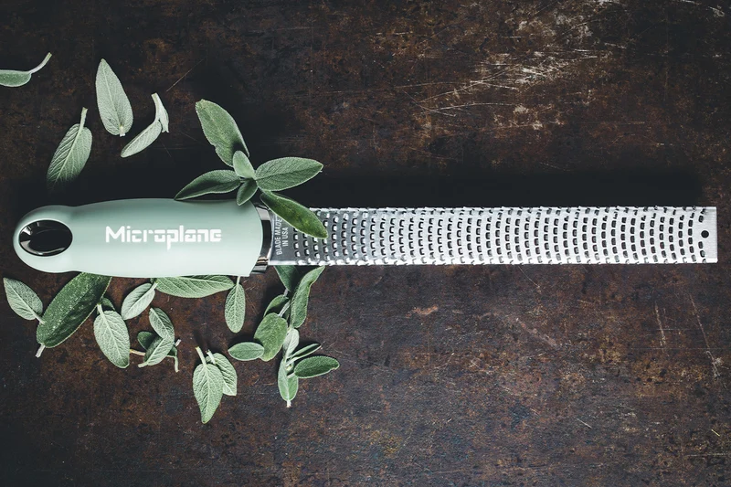 Râpe-zesteur Microplane Premium Classic Vert Sauge - 20,3cm