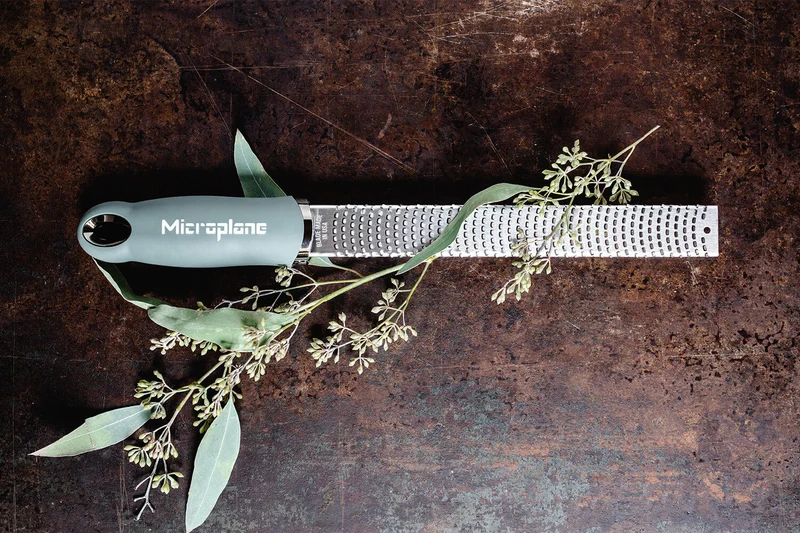 Râpe-zesteur Microplane Premium Classic Vert Eucalyptus - 20,3cm