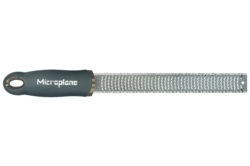 Râpe-zesteur Microplane Premium Classic Gris Orage - 20,3cm