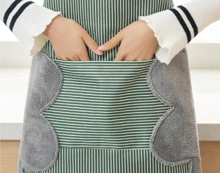 Tablier de cuisine imperméable et facile à nettoyer avec des surfaces essuie-mains
