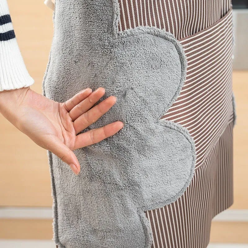 Tablier de cuisine imperméable et facile à nettoyer avec des surfaces essuie-mains