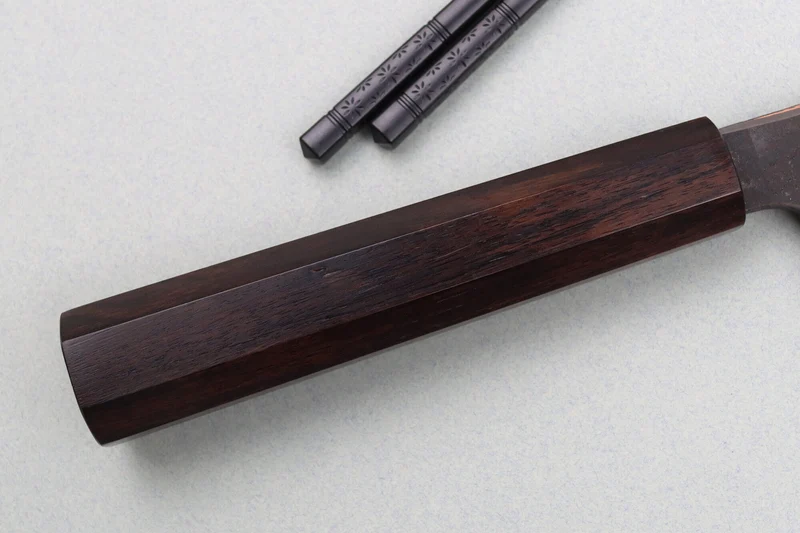 Couteau kiritsuke 24cm japonais artisanal Hatsukokoro Yorokobi Kurouchi Damas