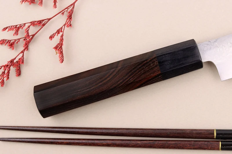Couteau universel 13,5cm japonais artisanal Makoto Kurosaki VG7 Damas