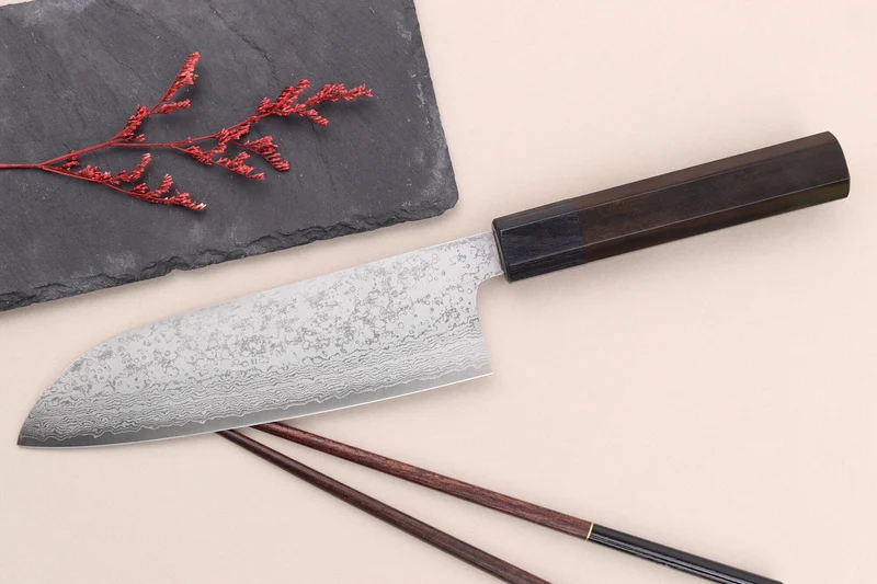 Couteau santoku 16,5cm japonais artisanal Makoto Kurosaki VG7 Damas