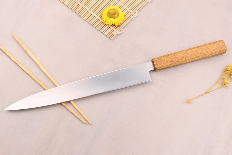 Couteau yanagiba 27cm artisanal japonais Tsunehisa AUS-8 manche en chêne