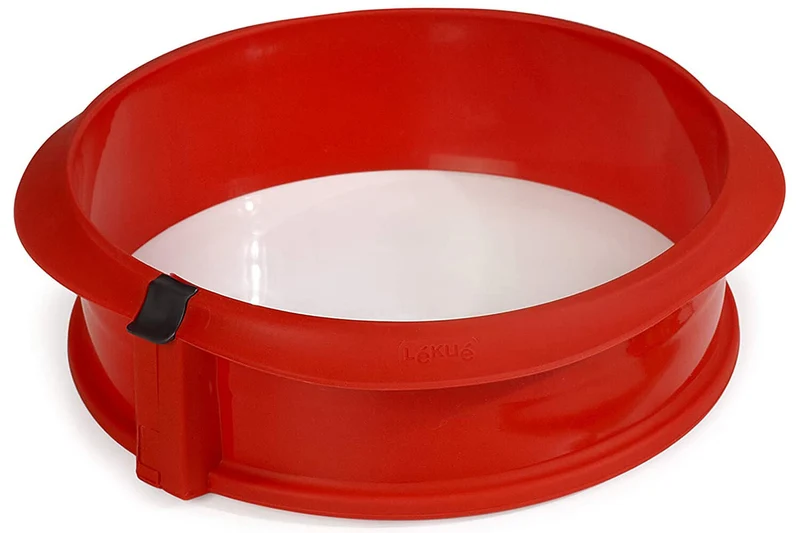 Moule à manqué démontable Lékué 23cm en silicone rouge + assiette en céramique