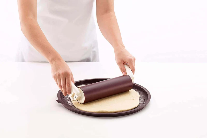 Moule à pizza Lékué ø36cm perforé marron en silicone Platinum