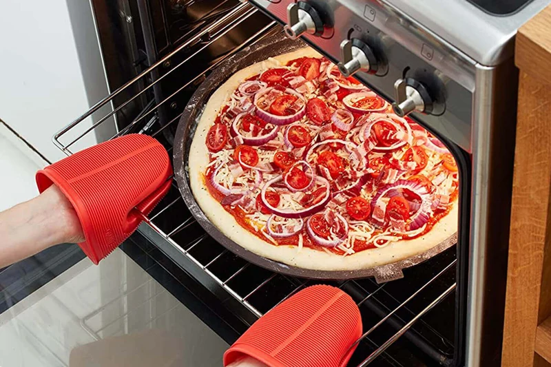 Moule à pizza Lékué ø36cm perforé marron en silicone Platinum