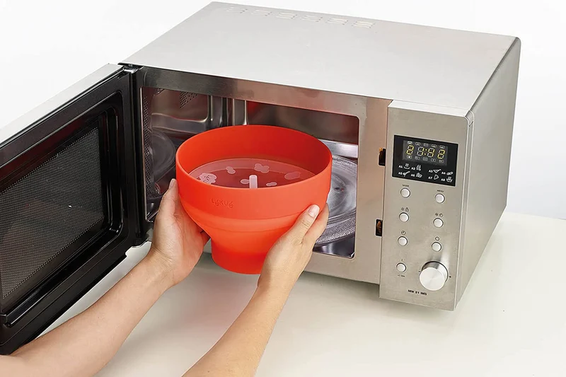 Cuiseur à popcorn pliable Lékué pour micro-ondes
