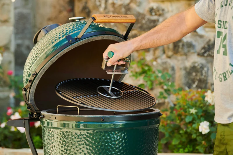 Extracteur Big Green Egg pour grilles en fonte