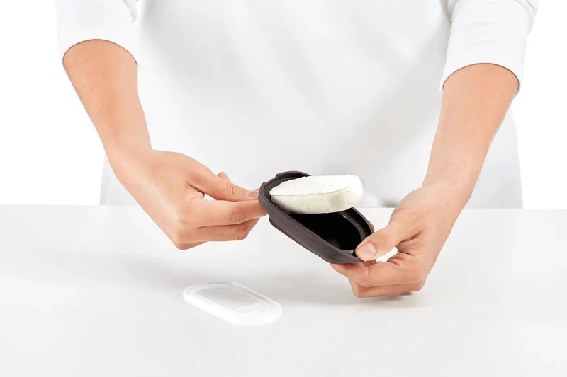 Set de 4 moules à glace Lékué Classic Creamy + pot en silicone noir