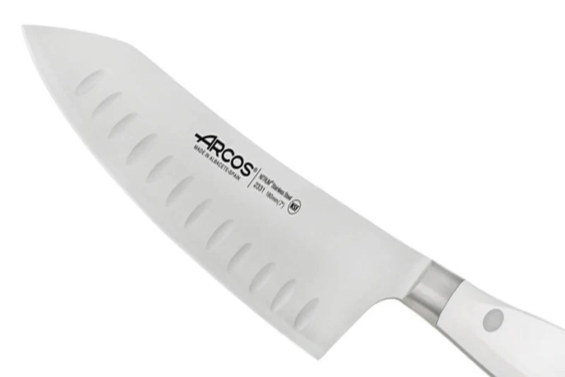 Couteau rocking santoku forgé Riviera White Arcos lame alvéolée 18cm