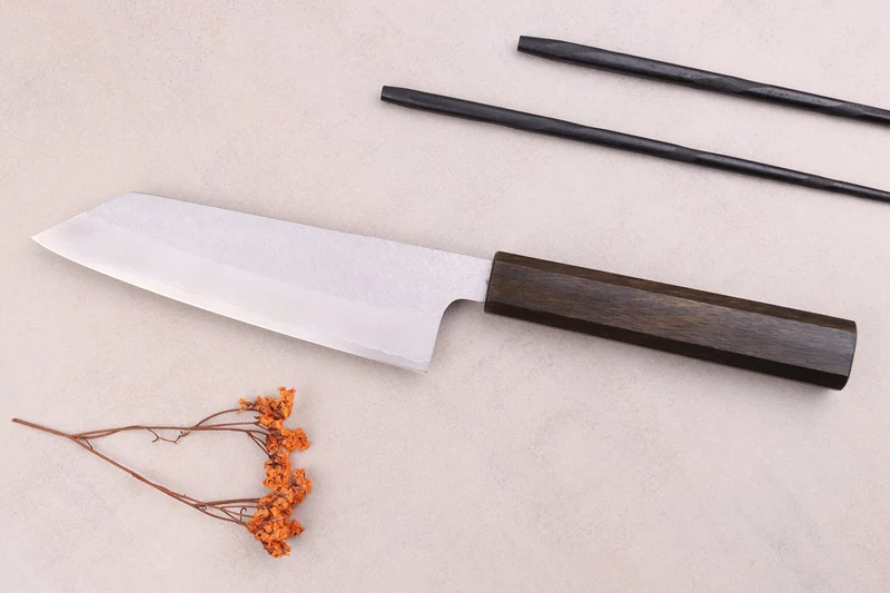 Couteau bunka 16,5cm japonais artisanal Sakai Kikumori TS10 en chêne noir