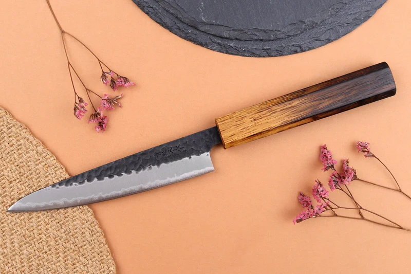 Couteau universel 13,5cm japonais artisanal Yuzo Black AS chêne brûlé